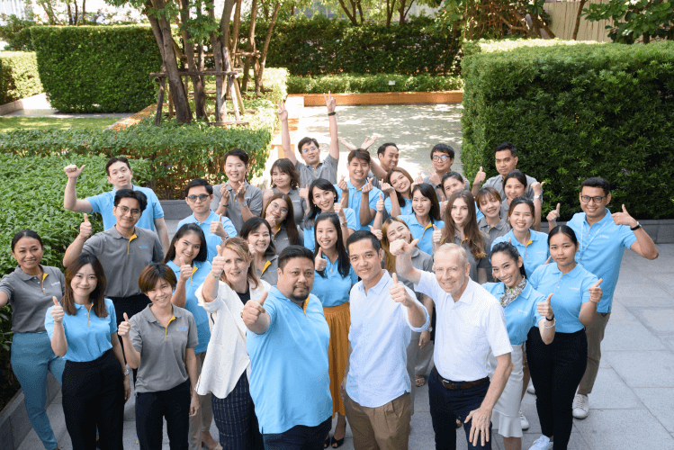 Luma Team Thumbs Up